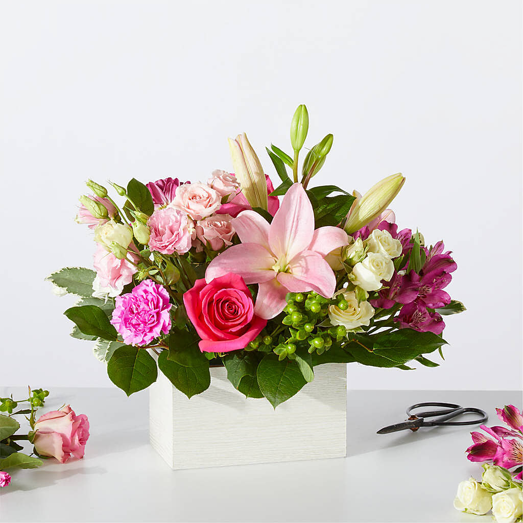 Sweetberry Box – A Florist Original – PAUL'S FLOWERS, Charlottetown PE