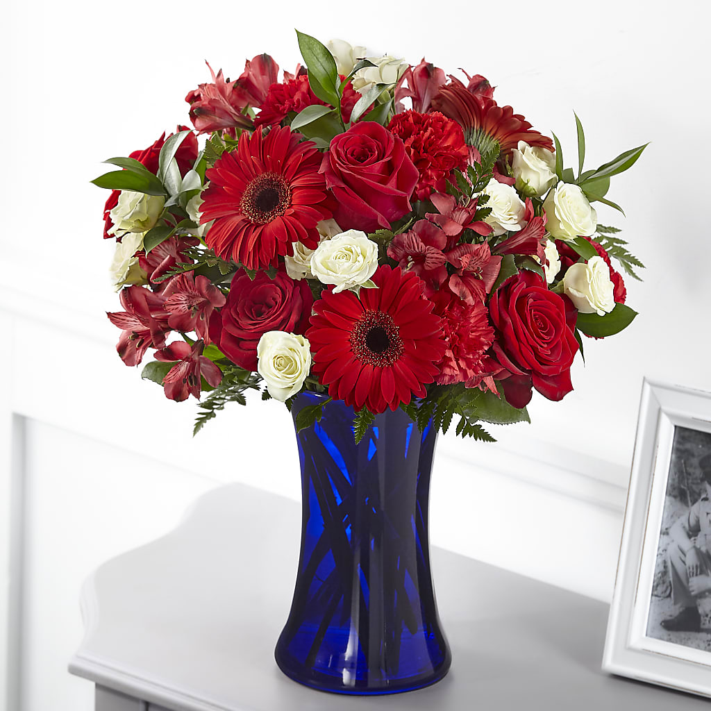 Hearts Embrace Bouquet – PAUL'S FLOWERS, Charlottetown PE