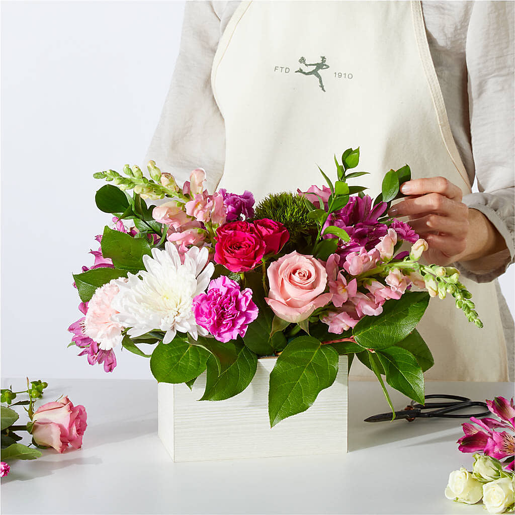 Sweetberry Box – A Florist Original – PAUL'S FLOWERS, Charlottetown PE