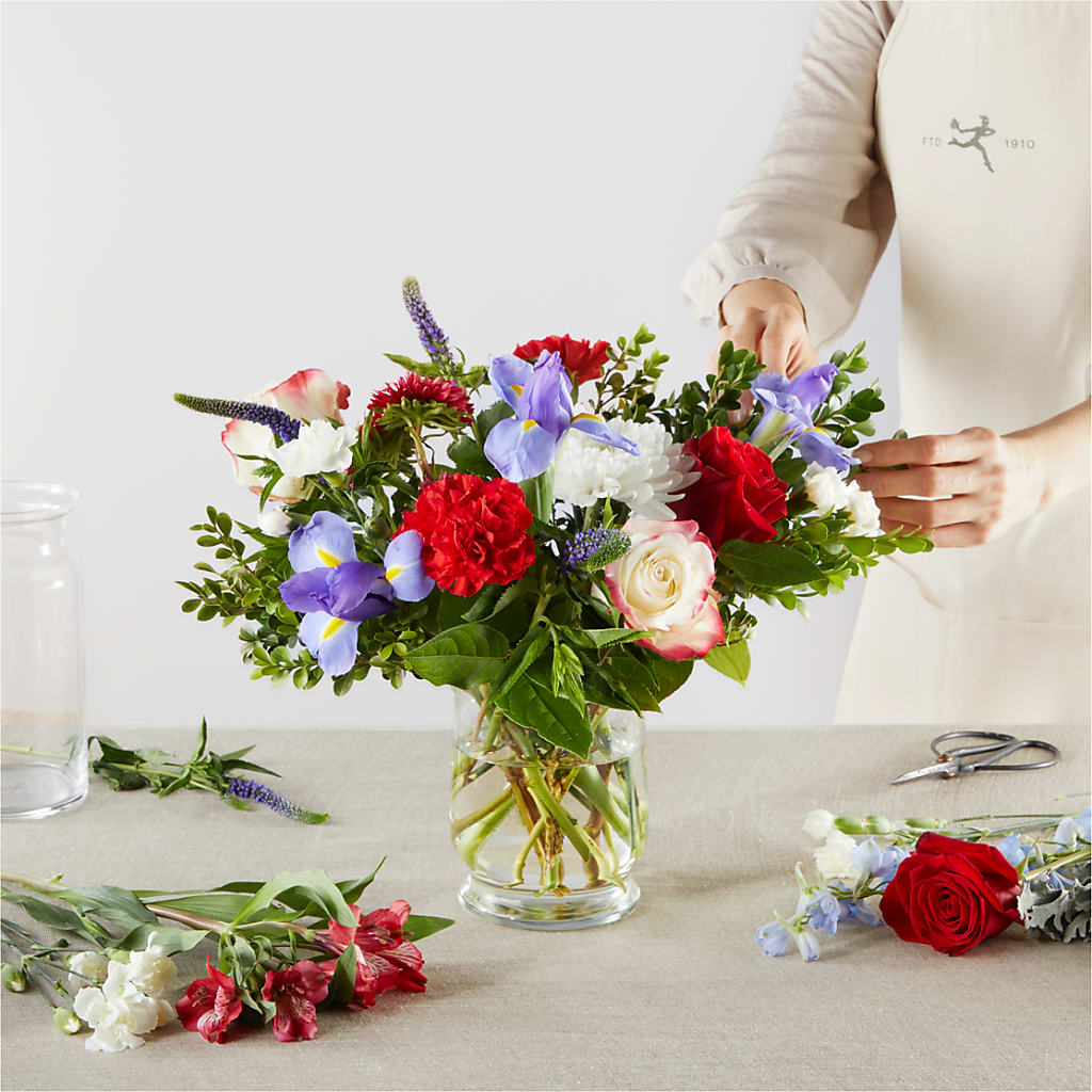 Star Spangled - A Florist Original – PAUL'S FLOWERS, Charlottetown PE