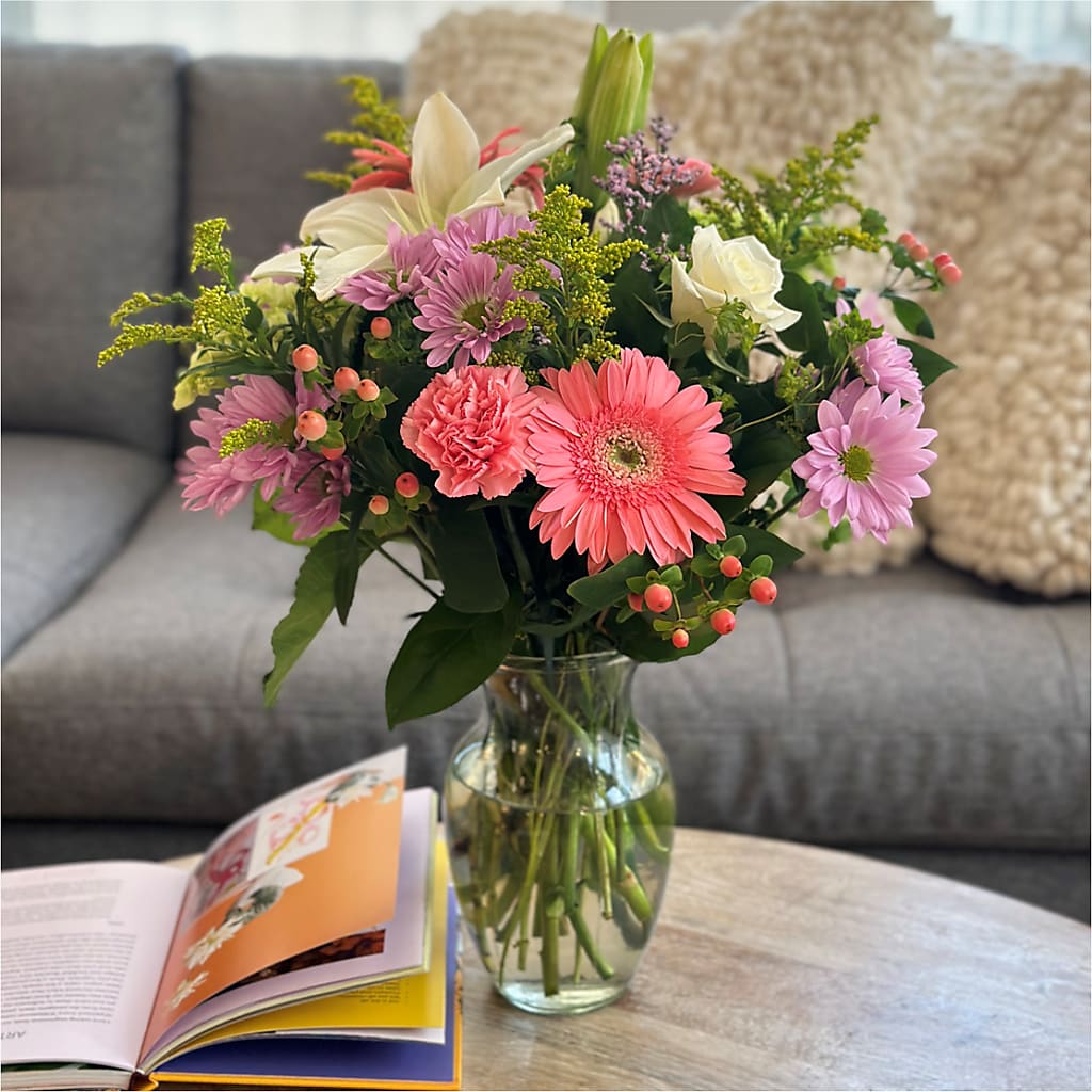Pastel Tradition - A Florist Original – PAUL'S FLOWERS, Charlottetown PE