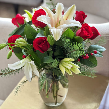 Sparkling Snowflakes Bouquet – PAUL'S FLOWERS, Charlottetown PE