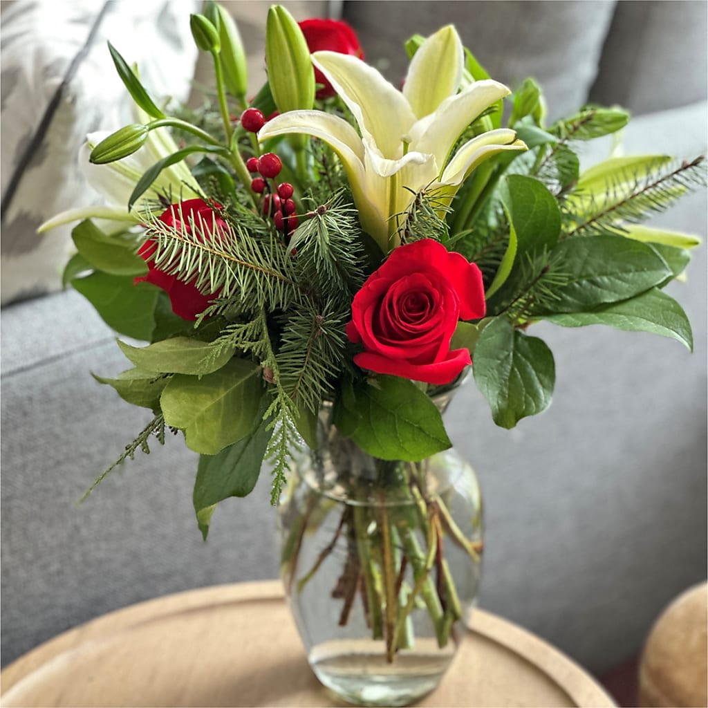 Sparkling Snowflakes Bouquet – PAUL'S FLOWERS, Charlottetown PE