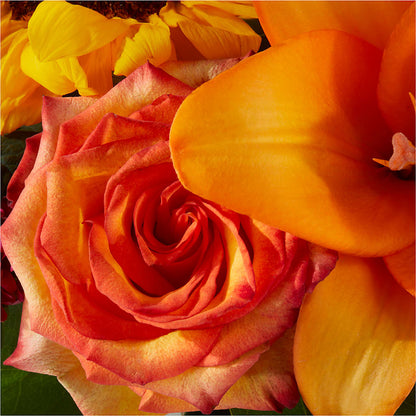 Grateful Centerpiece – PAUL'S FLOWERS, Charlottetown PE