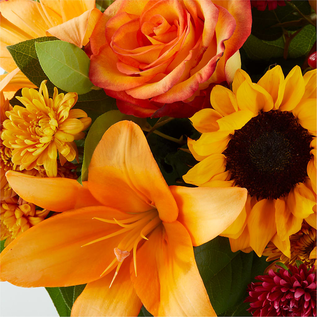 Grateful Centerpiece – PAUL'S FLOWERS, Charlottetown PE